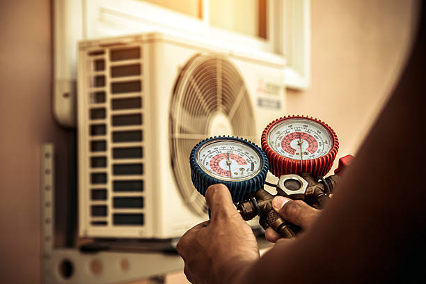 Professional Hvac technician working in Richlands, NC